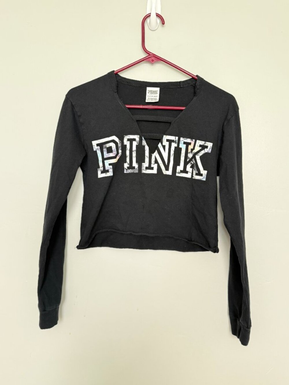 Victoria's Secret PINK Black Long Sleeve Crop Top XS Logo Graphic Raw Hem